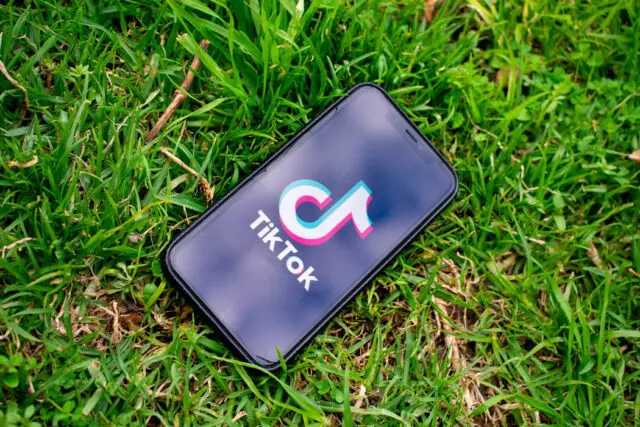 Les réseaux sociaux et TikTok en particulier sont-ils devenus des incontournables du débat public ?